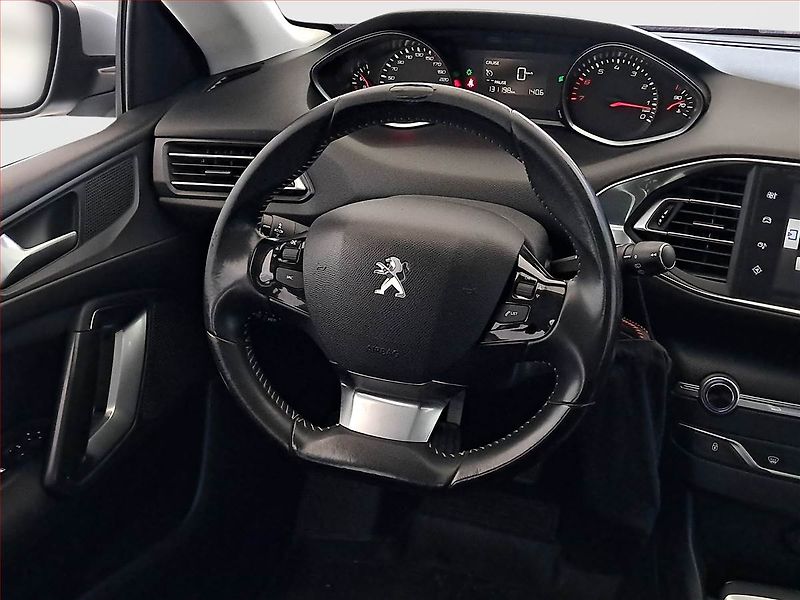 Peugeot 308 (2015) Active 1.2 e-THP, Navi - fotka 17 z 19