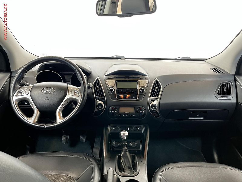 Hyundai ix35 (2011) 2.0CRDi 4x4, ČR, Xenon, AC - fotka 8 z 15