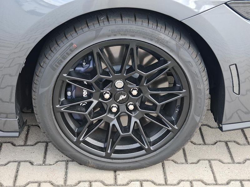 Ford Mustang 5.0 GT Cabrio zár. 5 Let - fotka 6 z 27