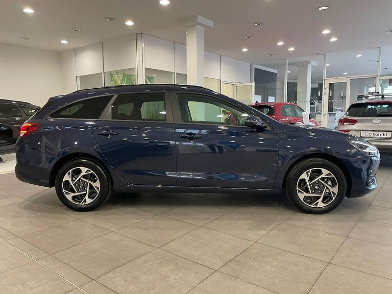 Hyundai i30 (2026) 1,0 T-GDI GO Czech! - fotka 2 z 16