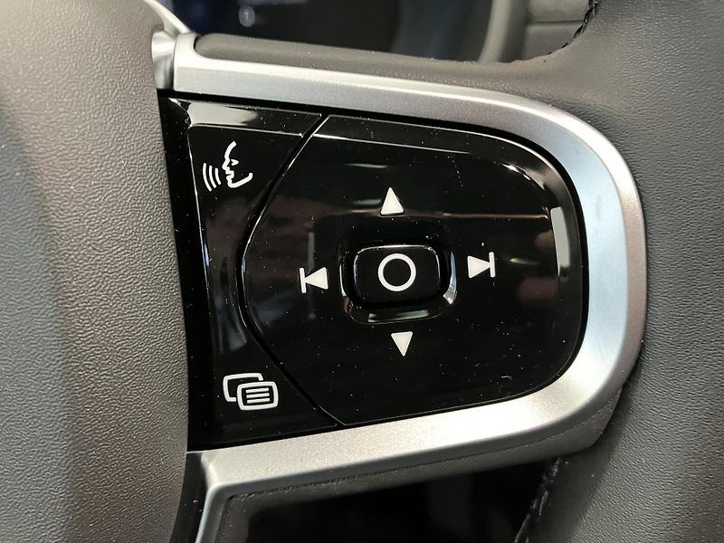 Volvo XC90 T8 eAWD Ultra BE - REZERVACE - fotka 27 z 43