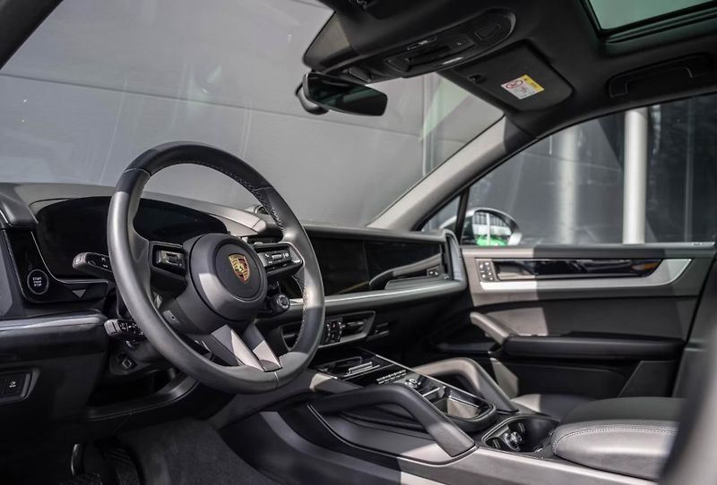 Porsche Cayenne E-Hybrid Pano BOSE PASM InnoDr - fotka 9 z 17