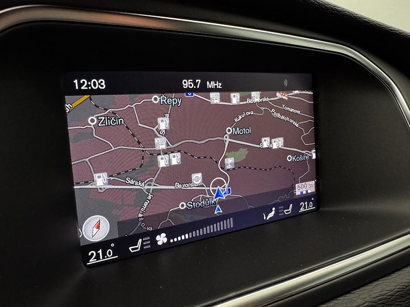 Volvo V40 T3 R-DESIGN AUT REZERVACE - fotka 39 z 47