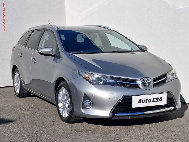 Toyota Auris (2013) 1.6VVTi, ČR, AC, navi, kamera - fotka 1 z 19