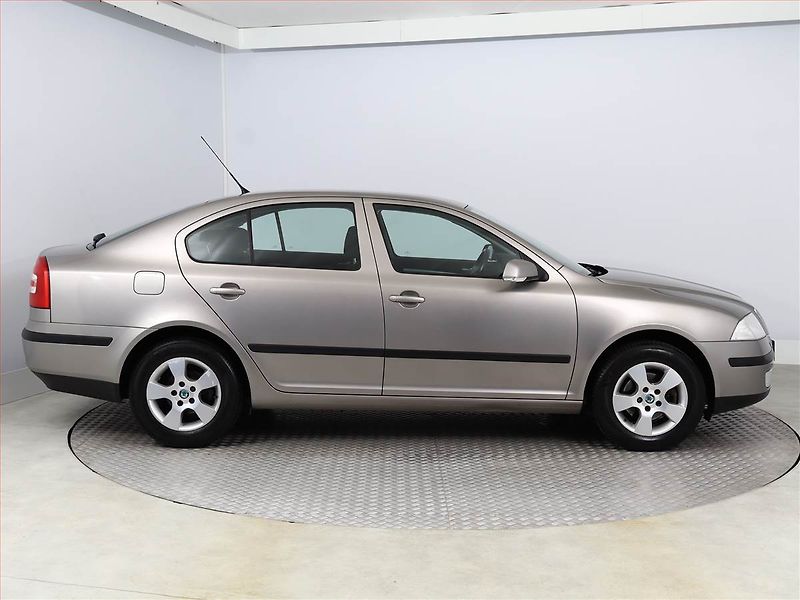 Škoda Octavia (2007) Ambiente 1.6, Serv.kniha - fotka 6 z 13
