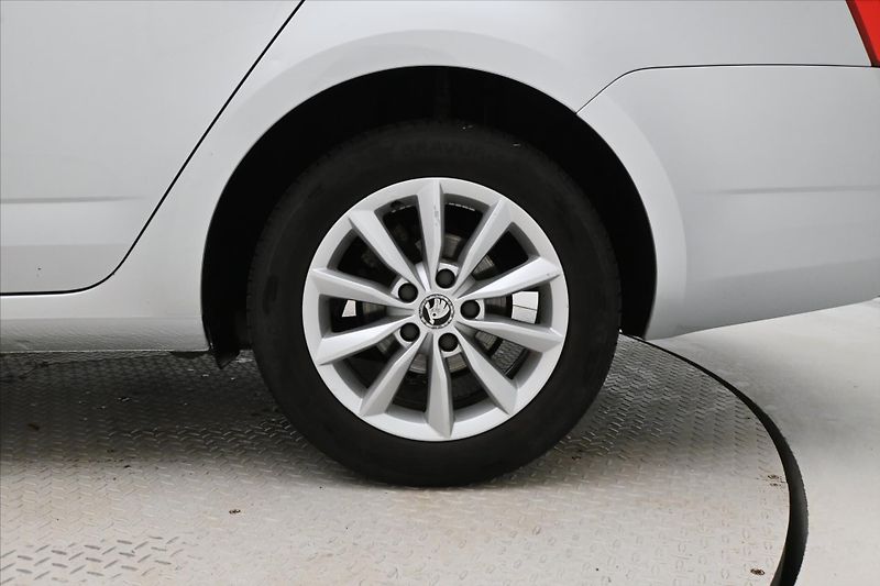 Škoda Octavia 1,6 TDI 77 kW DSG Ambition Zár - fotka 29 z 29