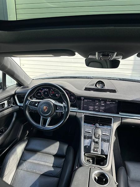 Porsche Panamera (2018) 3.0 V6 246KW AT 2018 65TKM - fotka 13 z 37