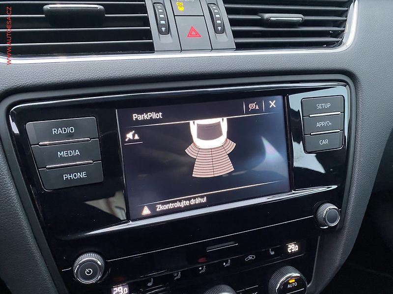 Škoda Octavia (2019) 1.6 TDi, ČR, Ambition, +kola - fotka 16 z 17