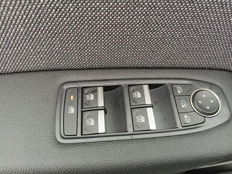 Renault Captur (2026) techno mild hybrid 140 EDC - fotka 15 z 24