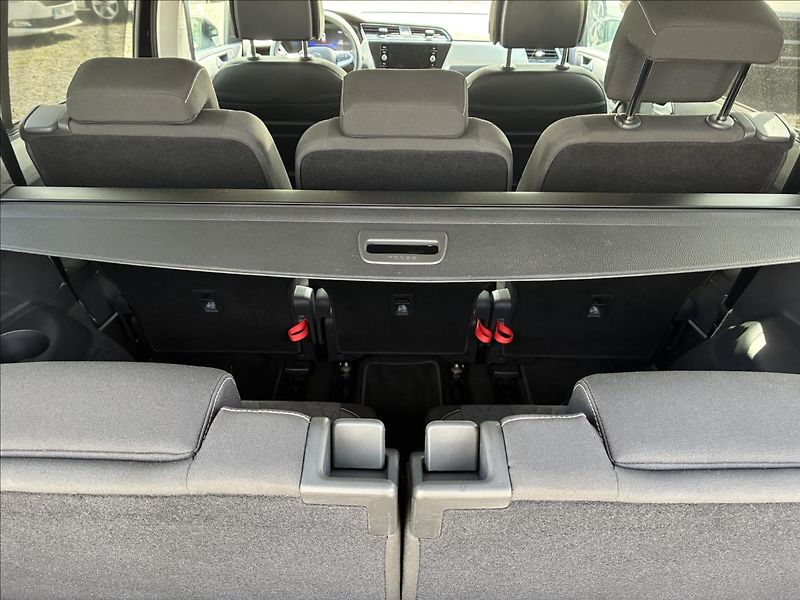 Volkswagen Touran 2,0 TDI ,7 MÍST,TAŽNÉ,KAMERA - fotka 16 z 35