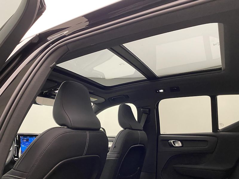Volvo XC40 (2026) B3 AUT DARK ULTRA  - fotka 23 z 60