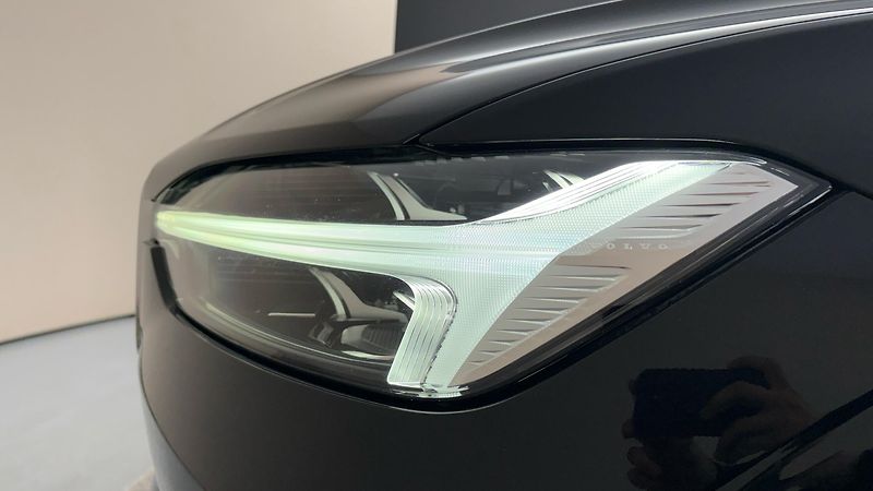 Volvo XC60 2.0 B4 AUT AWD Momentum Pro - fotka 18 z 31