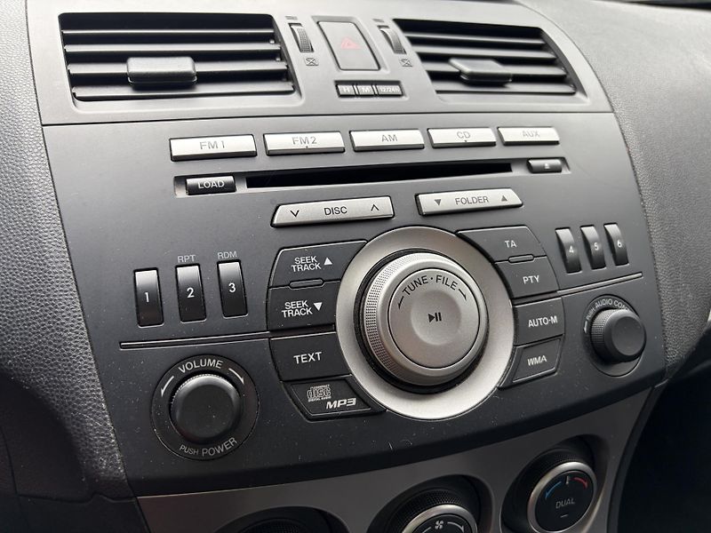 Mazda 3 1.6 High-Line - fotka 28 z 30