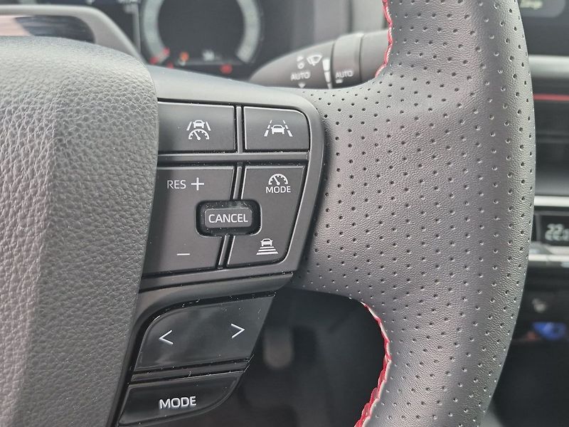 Toyota C-HR 2.0 HEV CVT 4X4 GR SPORT Premi - fotka 15 z 27
