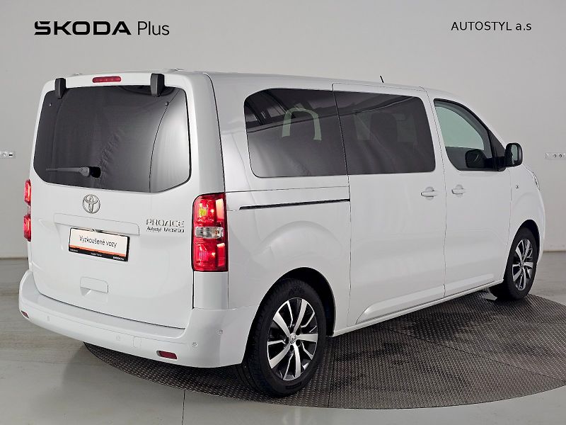 Toyota ProAce Verso (2025) 2.0D 106kW FAMILY WEBASTO 8S - fotka 2 z 29