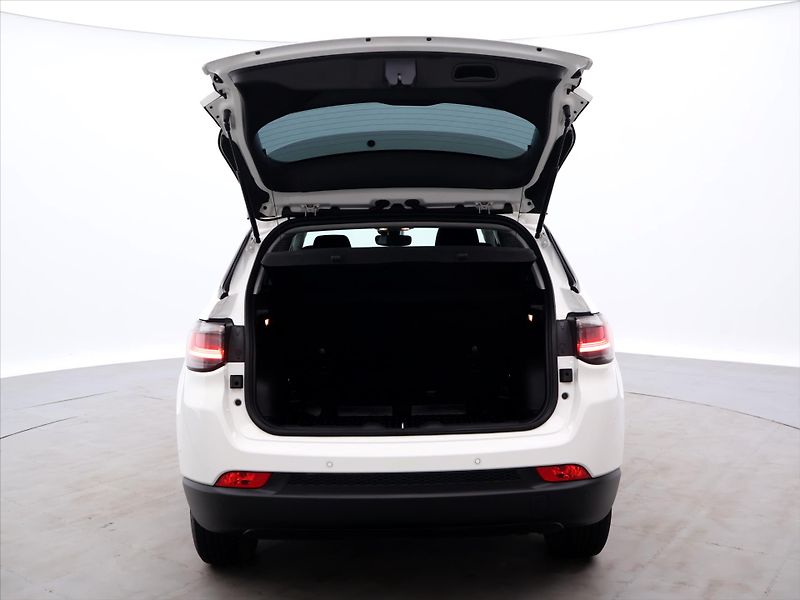 Jeep Compass 1,3 MultiAir 96kW Night Eagle - fotka 9 z 40