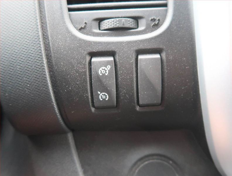 Opel Vivaro (2015) 1.6 CDTI, Bus, 9Míst, ČR - fotka 17 z 17