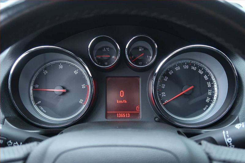 Opel Insignia (2009) 2.0 CDTI, Navi, Tempomat - fotka 11 z 19