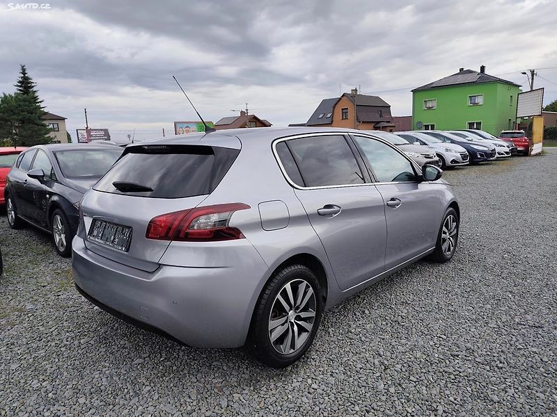 Peugeot 308 (2018) - fotka 6 z 44
