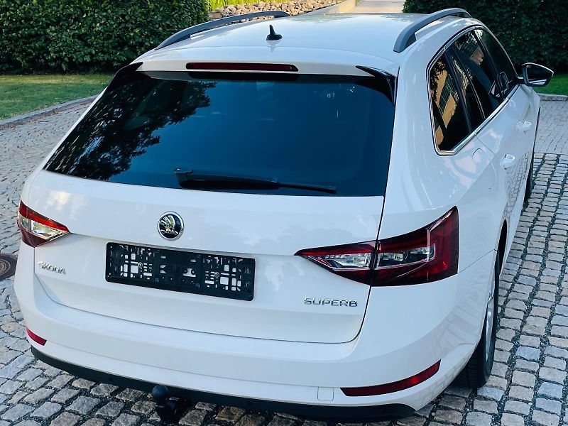 Škoda Superb 2.0TDI 1MAJITEL TAŽNÉ SERVISKA - fotka 12 z 44