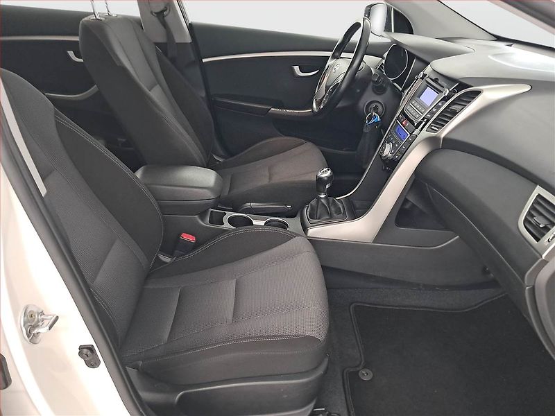 Hyundai i30 (2014) Trikolor Plus 1.6 CRDi - fotka 9 z 16