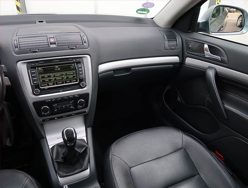 Škoda Octavia (2012) 1.4 TSI, Navi, Tempomat - fotka 8 z 21