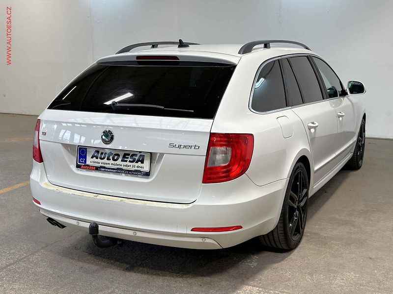 Škoda Superb (2013) 2.0 TDi, Elegance, DSG, +ALU - fotka 4 z 17