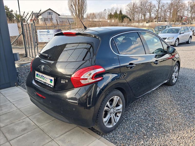 Peugeot 208 1,6 Hdi 84 kw, 6 kvalt - fotka 7 z 13
