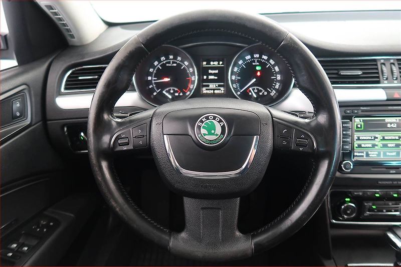 Škoda Superb (2012) Elegance 2.0 TDI, 4X4 - fotka 17 z 21
