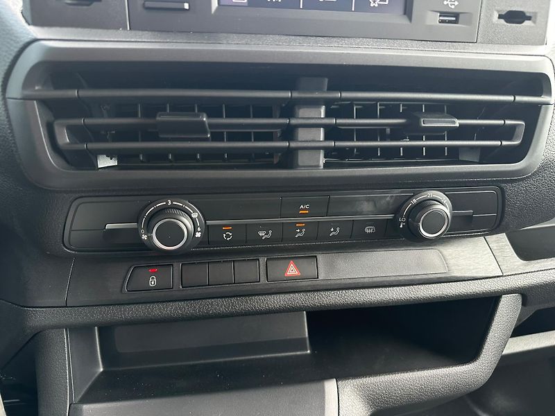 Opel Vivaro Crew Van Flexspace L 2.2 CDTi - fotka 9 z 14