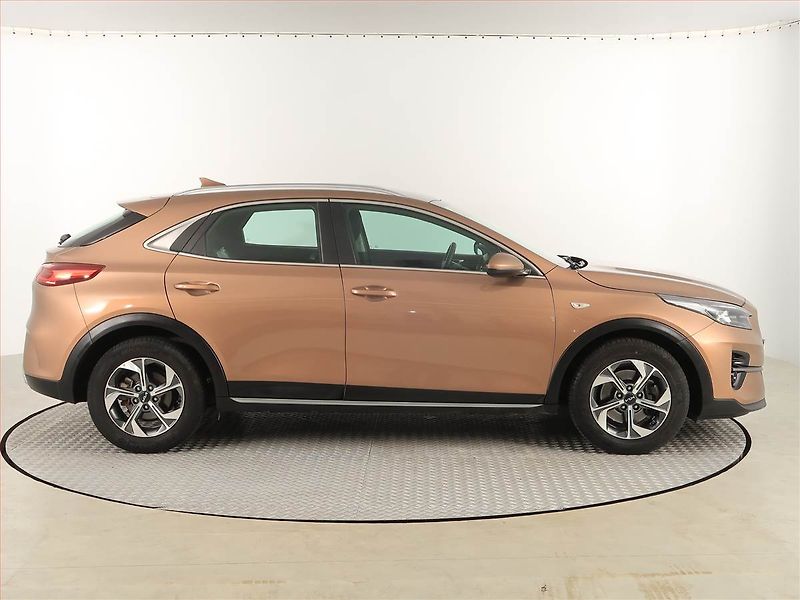 Kia XCeed (2022) Silver 1.5 T-GDI - fotka 6 z 17