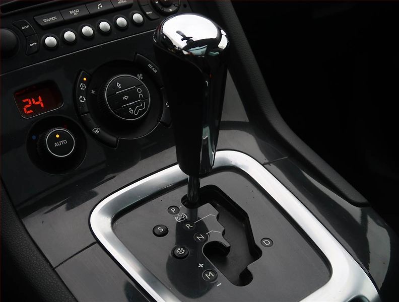 Peugeot 5008 (2013) 2.0 HDI, Automat, Serv.kniha - fotka 13 z 21