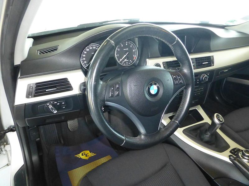 BMW Řada 3 (2013) 320D*120KW*XENON*NAV**VYHŘ.SED - fotka 11 z 27