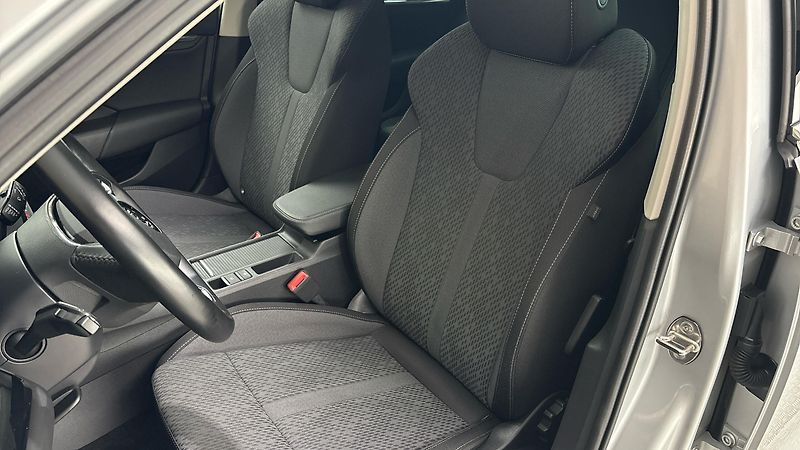 Škoda Octavia 2.0 TDI Style Combi - fotka 15 z 27