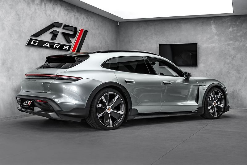 Porsche Taycan PDCC, ventilace, pano - fotka 5 z 41