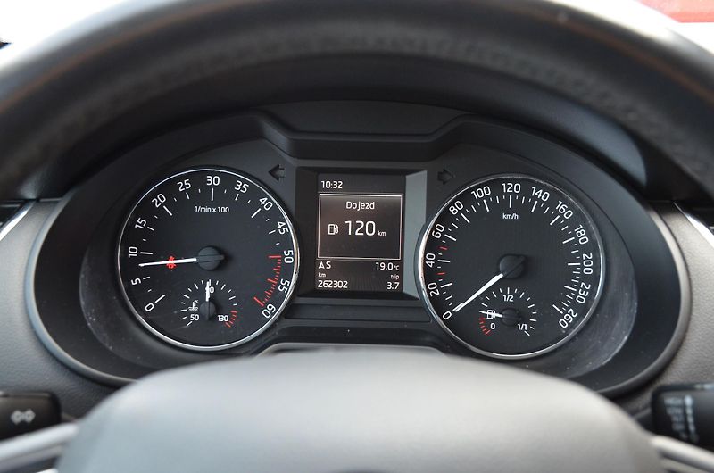 Škoda Octavia (2014) 1.6 TDi 81kW AMB XENON TAŽNÉ - fotka 24 z 36