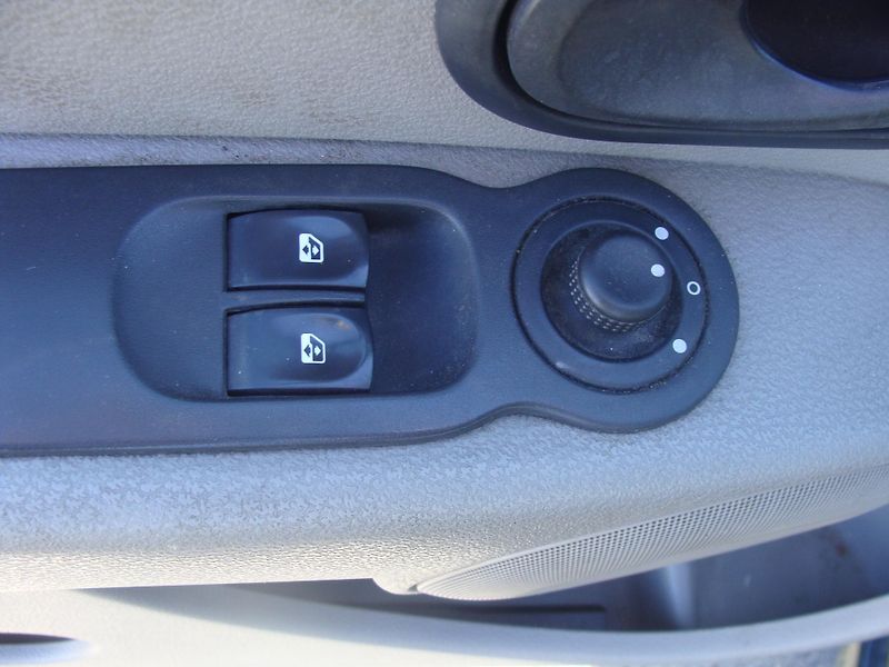 Renault Modus 1.6i, 65 kW, klima, tažné - fotka 14 z 19