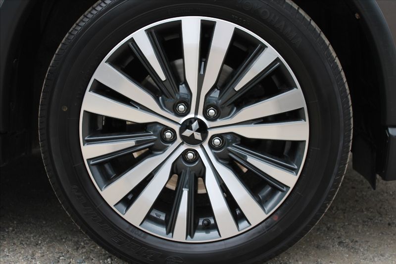 Mitsubishi Outlander 2,0 i  A/T,4x4,7.MÍST,INSTYLE+ - fotka 34 z 38
