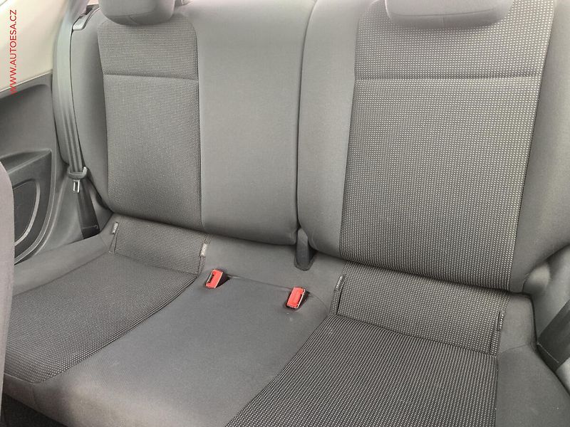 Volkswagen up! (2012) 1.0i, AC, výhřev sed - fotka 10 z 18