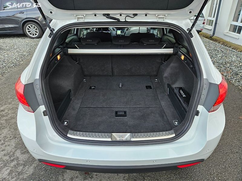 Hyundai i40 100kW VÝHŘEV KAMER DPH - fotka 42 z 44