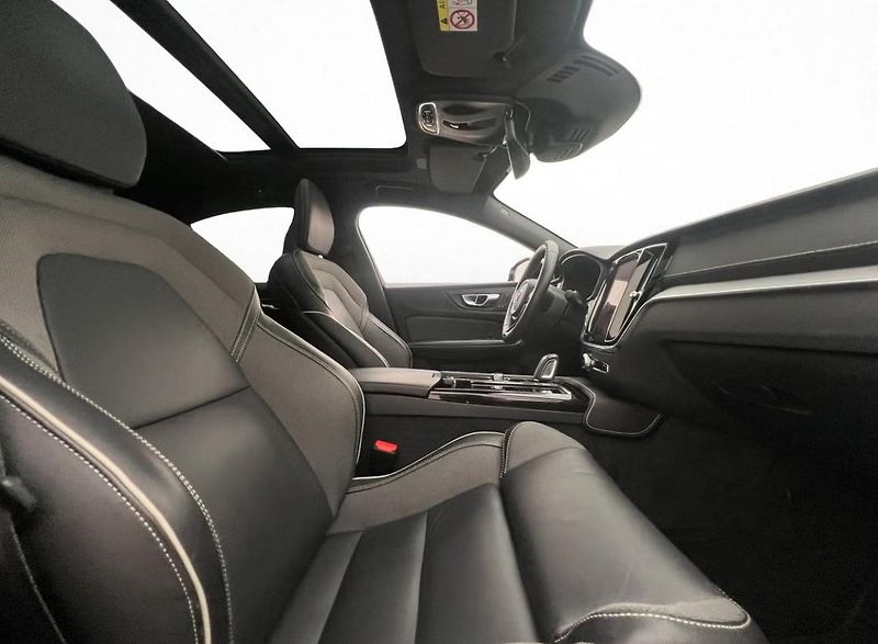 Volvo S60 Recharge T8 AWD R Kam Pano Taž - fotka 15 z 33