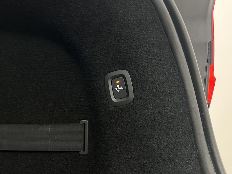 Volvo V90 T6 AWD DARK PLUS RECHARGE AUT - fotka 44 z 46