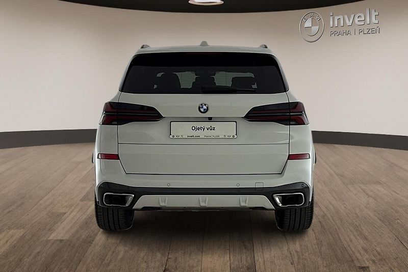 BMW X5 xDrive30d - fotka 4 z 24