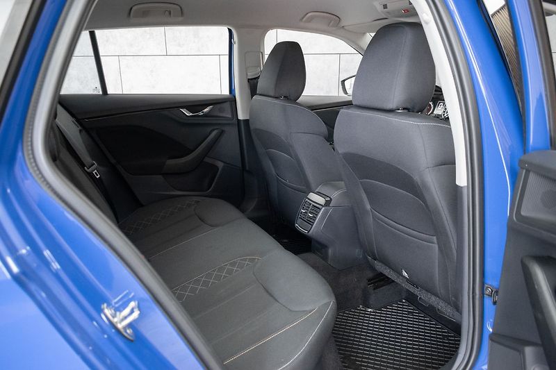 Škoda Scala 1.0 TSI 70kW MIRROR-LINK*ACC* - fotka 13 z 34