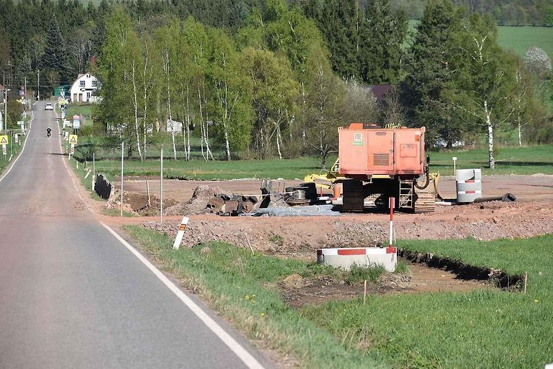 Stavba dálnice D11 v Královci 28. dubna 2025.
