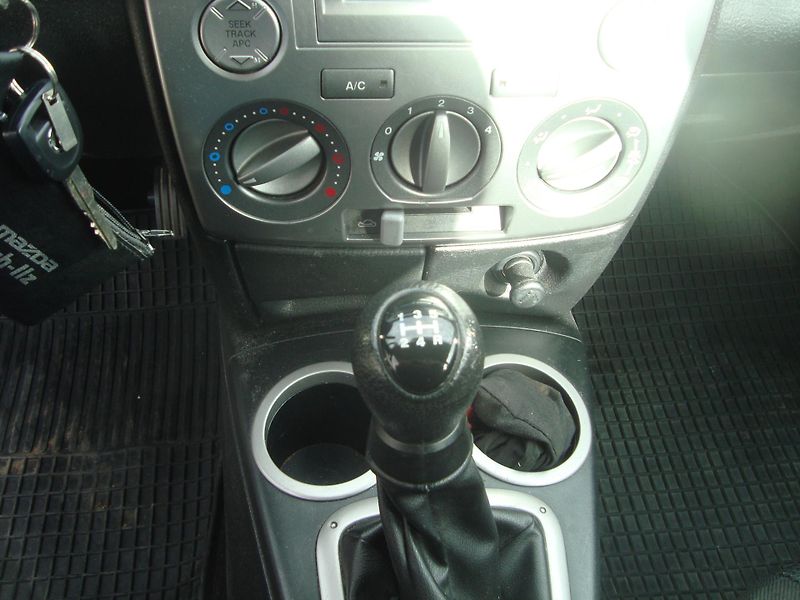 Mazda 2 (2006)  1,4D  - fotka 16 z 18