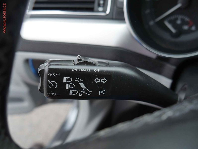 Škoda Superb (2010) 2.0TDi, Ambition, AC - fotka 15 z 17