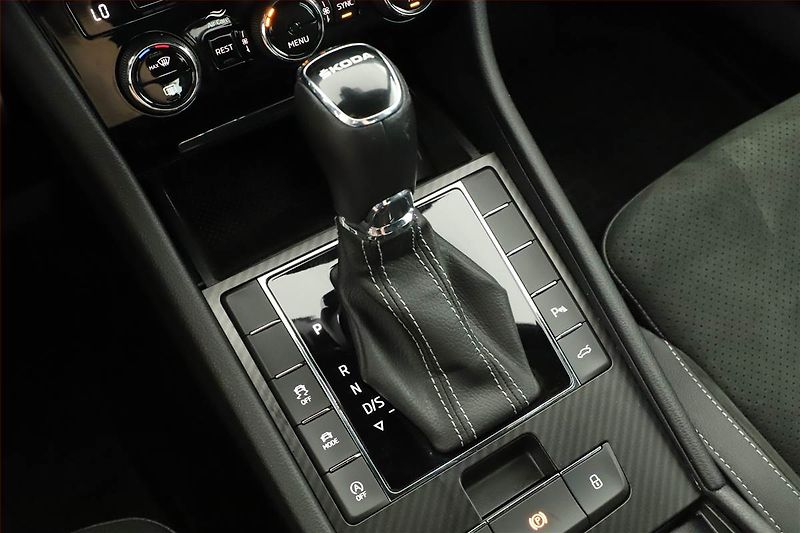 Škoda Superb (2024) Sportline 2.0 TDI - fotka 10 z 26