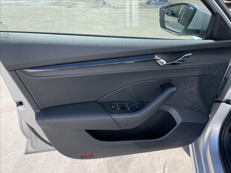 Škoda Octavia 2,0 TDI Combi Ambition Plus - fotka 13 z 21