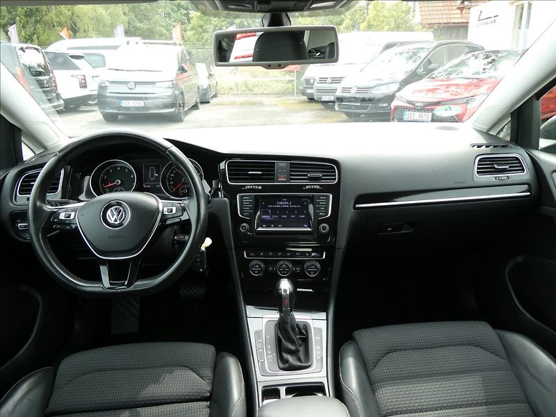 Volkswagen Golf 1,4 TSi 103kW DSG,webasto,xeno - fotka 26 z 50